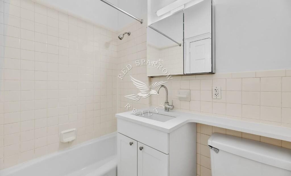 Amazing 1 bedroom (flex 2 bedroom) apartment on Madison Avenue in Midtown South