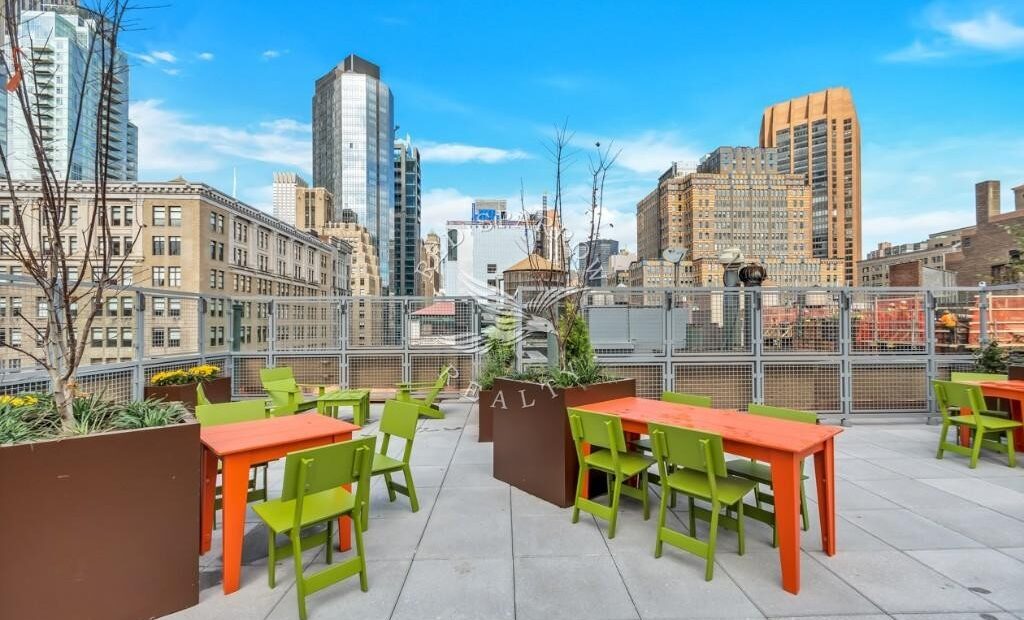 Amazing 1 bedroom (flex 2 bedroom) apartment on Madison Avenue in Midtown South