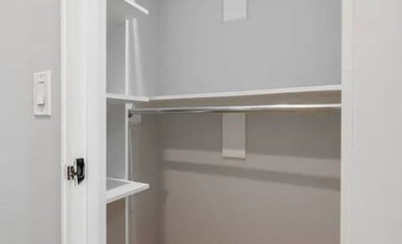 Spacious studio on East 37th Street in Murray Hill