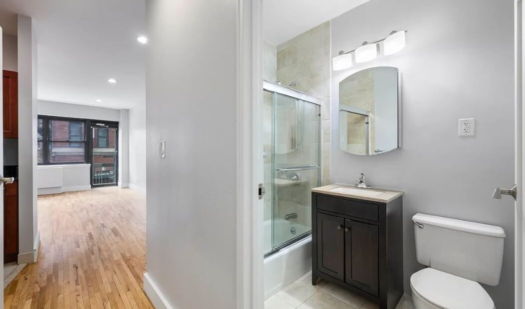 Spacious studio on East 37th Street in Murray Hill