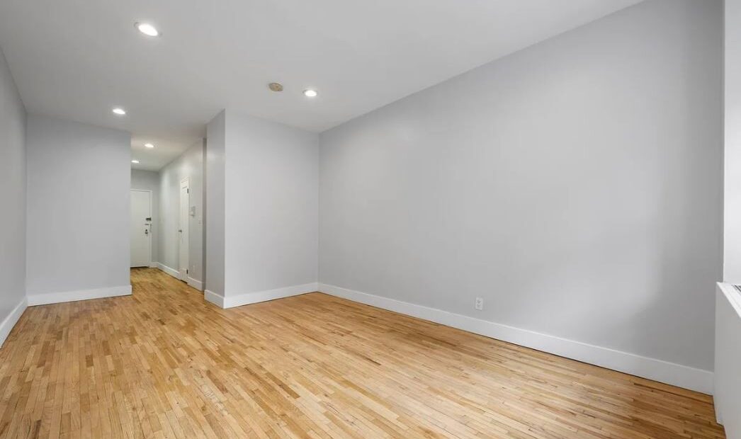 Spacious studio on East 37th Street in Murray Hill