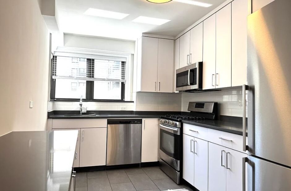 Stunning Renovated 2-Bed/2-Bath with Doorman — Upper East Side Luxury Living