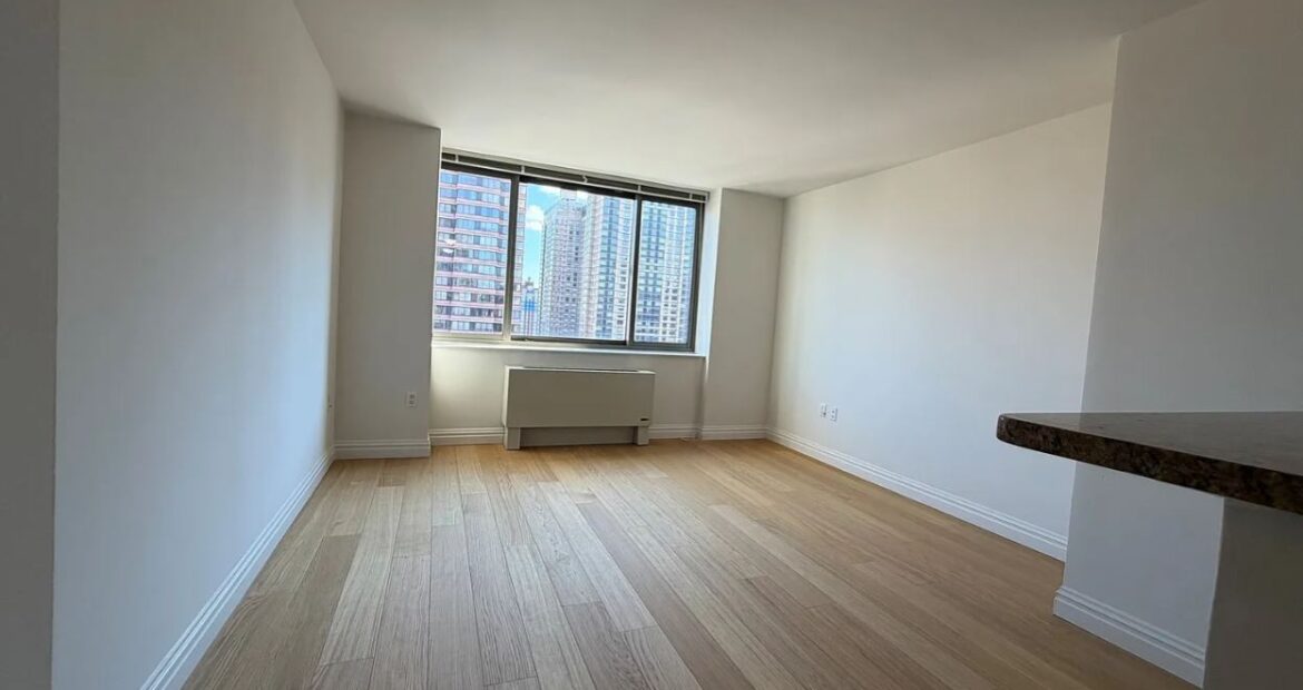 Amazing open layout on Lexington Avenue in Carnegie Hill