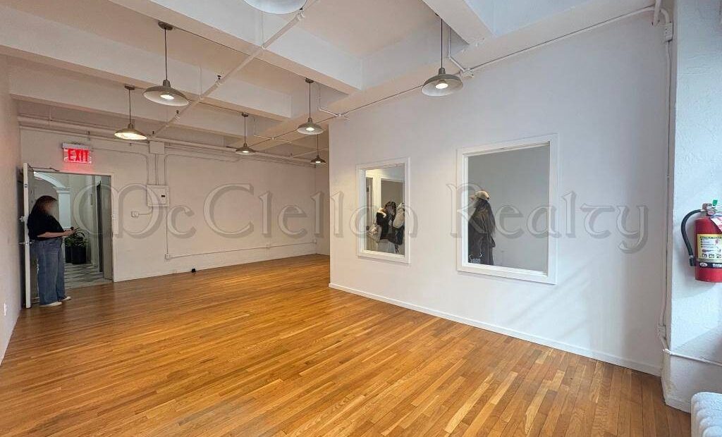 Modern Midtown Office: High Ceilings, Private Room, Roof Deck, 24/7 Access