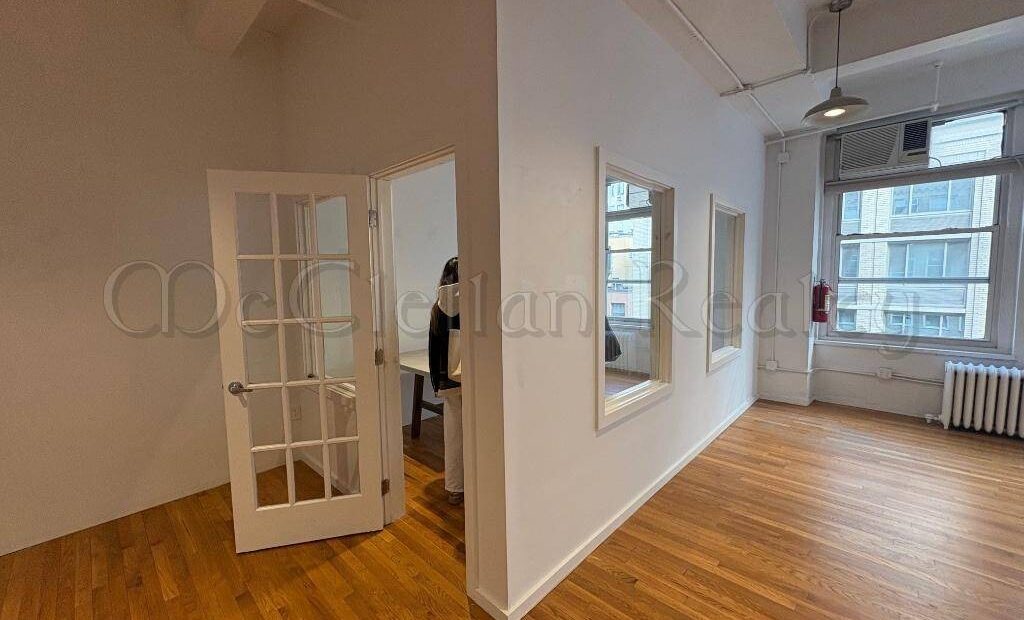 Modern Midtown Office: High Ceilings, Private Room, Roof Deck, 24/7 Access