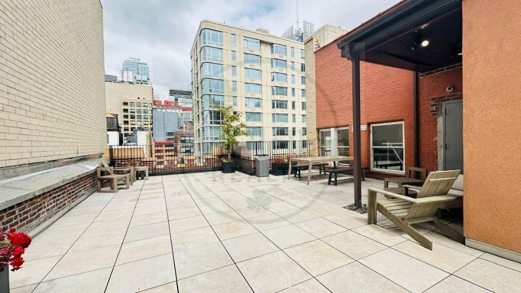 Modern Midtown Office: High Ceilings, Private Room, Roof Deck, 24/7 Access