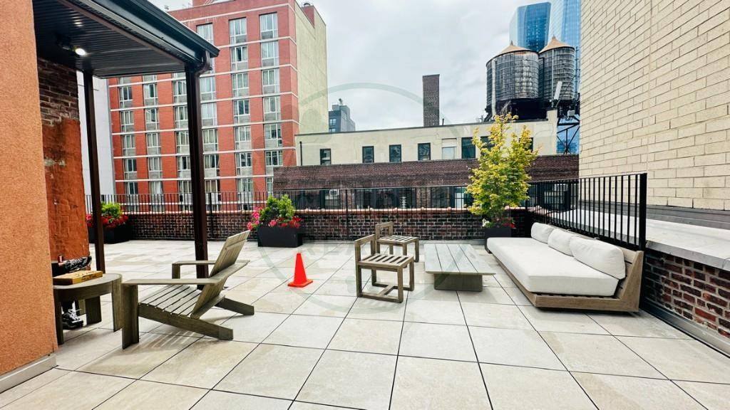 Modern Midtown Office: High Ceilings, Private Room, Roof Deck, 24/7 Access