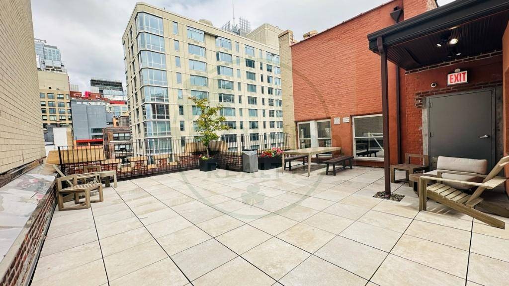 Modern Midtown Office: High Ceilings, Private Room, Roof Deck, 24/7 Access