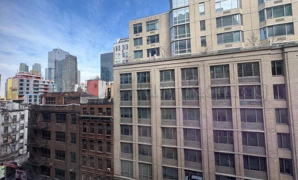 Modern Midtown Office: High Ceilings, Private Room, Roof Deck, 24/7 Access
