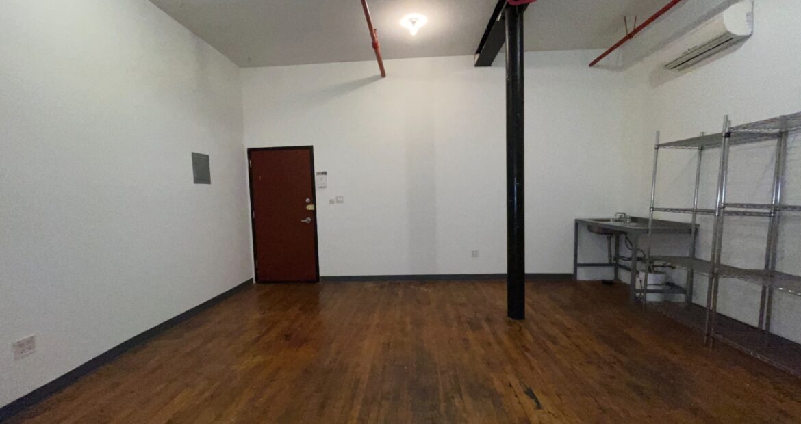 Bright Skylight Flex Space for Lease in East Williamsburg – Exclusive Opportunity!