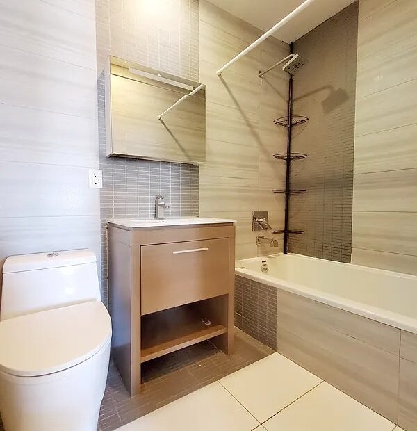 Spacious 4BR Ridgewood Apartment w/ Laundry, Roof Access & No Broker Fee!
