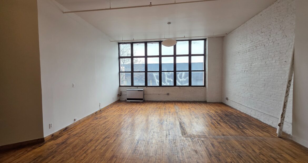 Spacious 800 Sq Ft Commercial Loft for Lease in Prime Bushwick near L Morgan Stop
