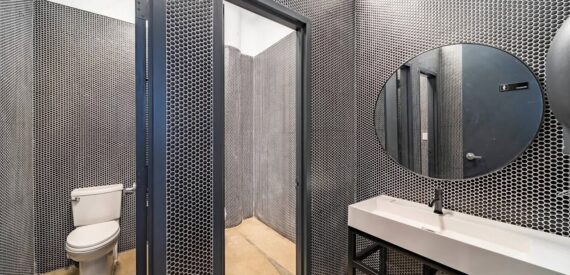 Bright Skylight Flex Space for Lease in Bushwick – Prime Location, Only $600/Month