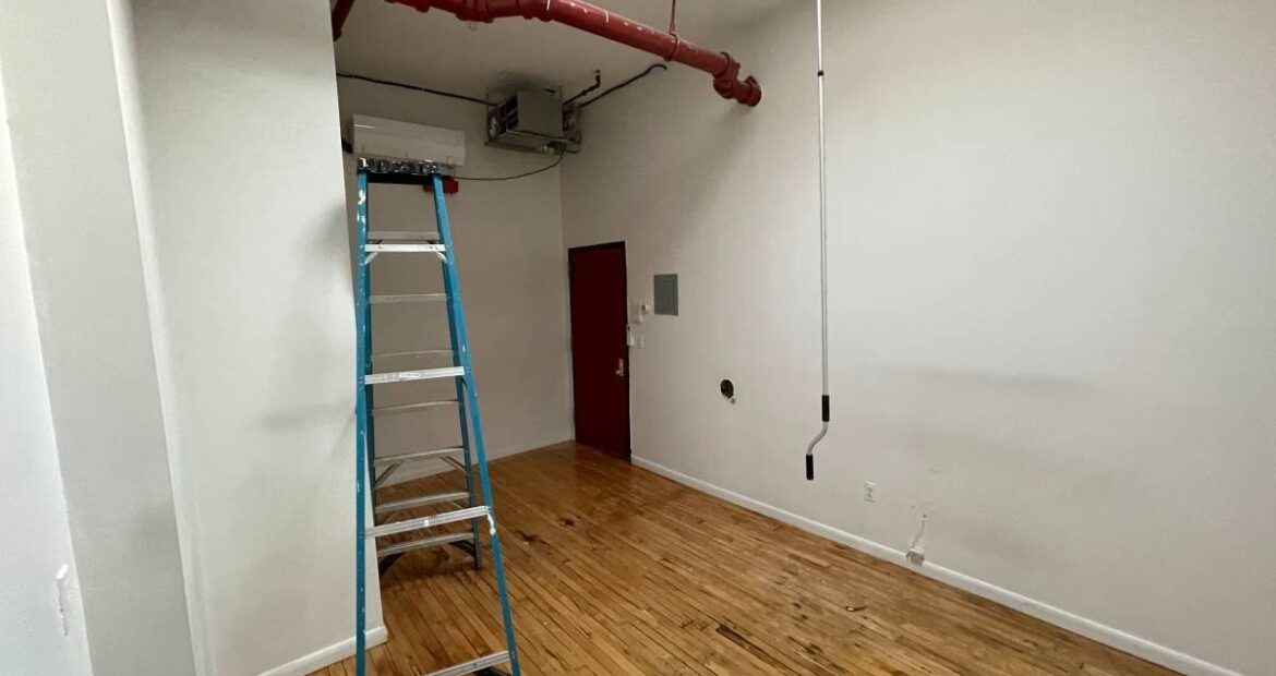 Bright Skylight Flex Space for Lease in Bushwick – Prime Location, Only $600/Month