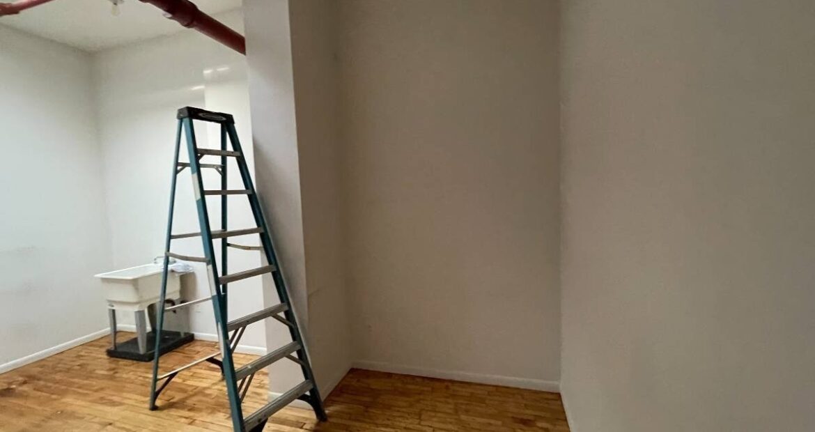 Bright Skylight Flex Space for Lease in Bushwick – Prime Location, Only $600/Month
