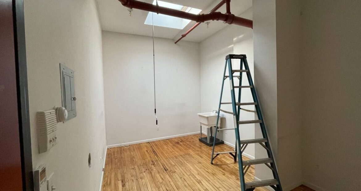 Bright Skylight Flex Space for Lease in Bushwick – Prime Location, Only $600/Month
