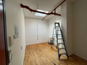 Bright Skylight Flex Space for Lease in Bushwick – Prime Location, Only $600/Month