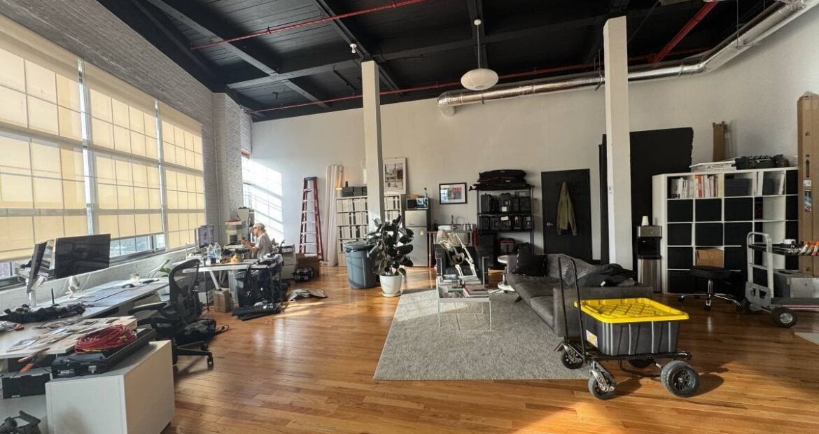 Spacious Commercial Loft with Large Windows in Prime Bushwick Location – 900 Sq Ft