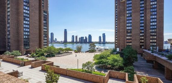 Amazing 2 bed on Waterside Plaza in Kips Bay