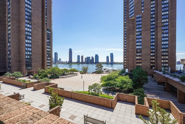 Amazing 2 bed on Waterside Plaza in Kips Bay
