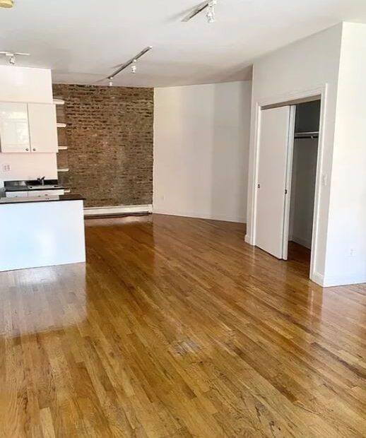 Amazing open layout on West Broadway in Soho