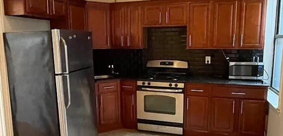 Renovated 2BR w/ Open Kitchen, Modern Finishes | Steps to 2 & 5 Trains, PLG