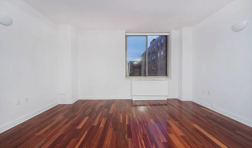 Amazing open layout on Manhattan Avenue in South Harlem
