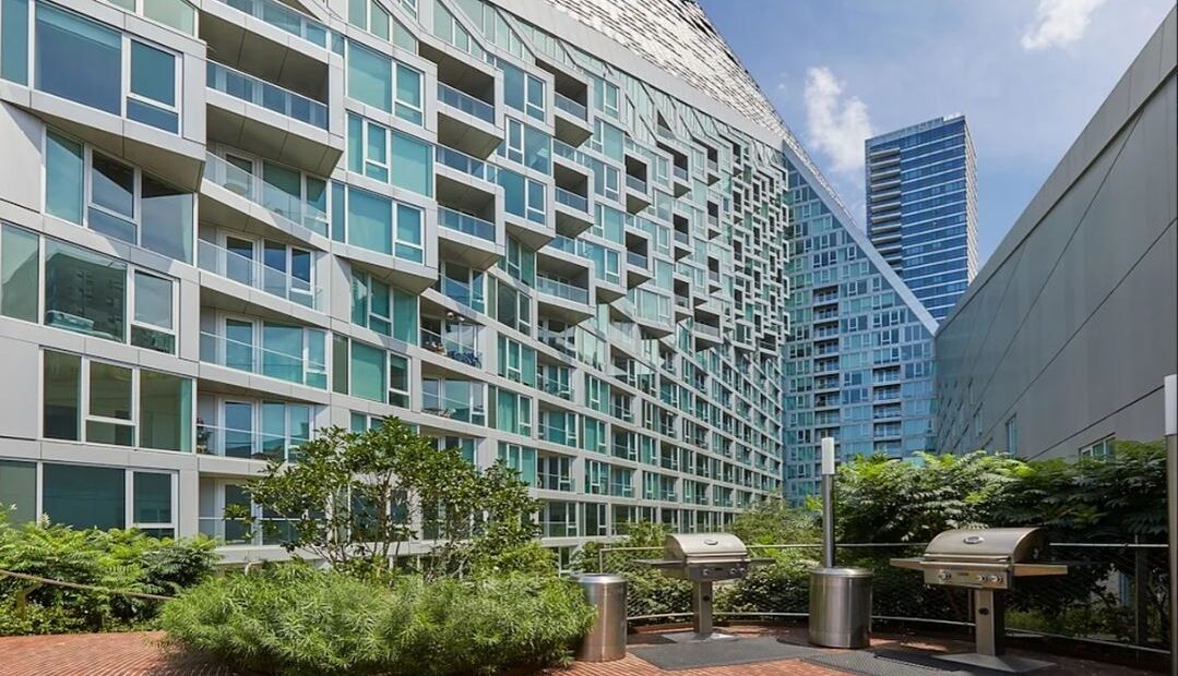 Amazing open layout on West 57th Street in Hell’s Kitchen
