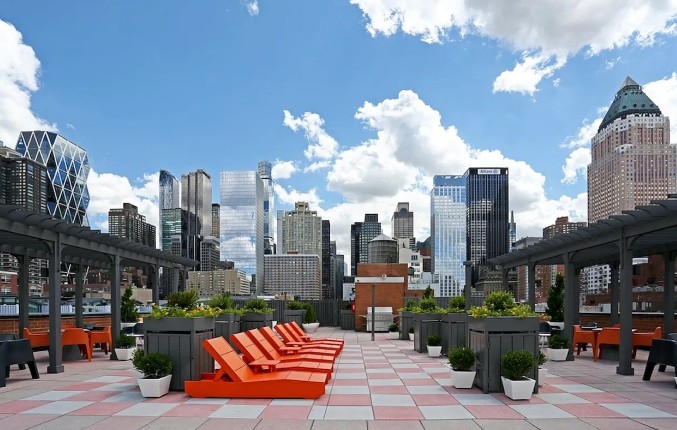 Amazing Studio on West 53rd Street in Hell’s Kitchen