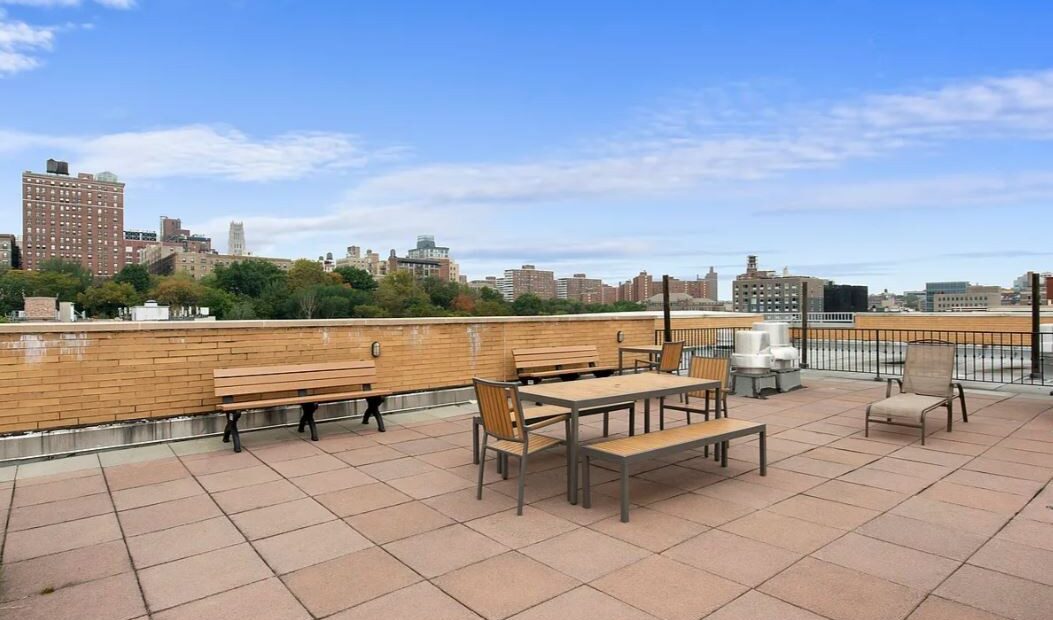 Amazing open layout on Manhattan Avenue in South Harlem