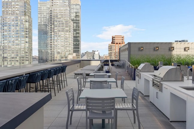 Amazing Studio on West 38th Street in Hudson Yards