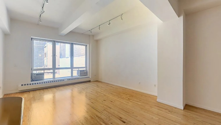 Amazing Studio on Nassau Street in Fulton/Seaport