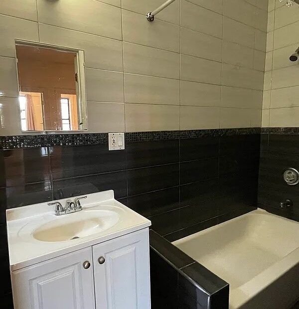Renovated 2BR w/ Open Kitchen, Modern Finishes | Steps to 2 & 5 Trains, PLG