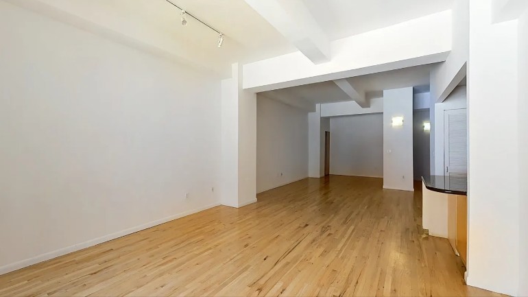 Amazing Studio on Nassau Street in Fulton/Seaport