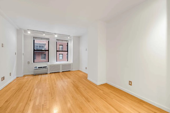 Amazing 1 bed on West 58th Street in Midtown