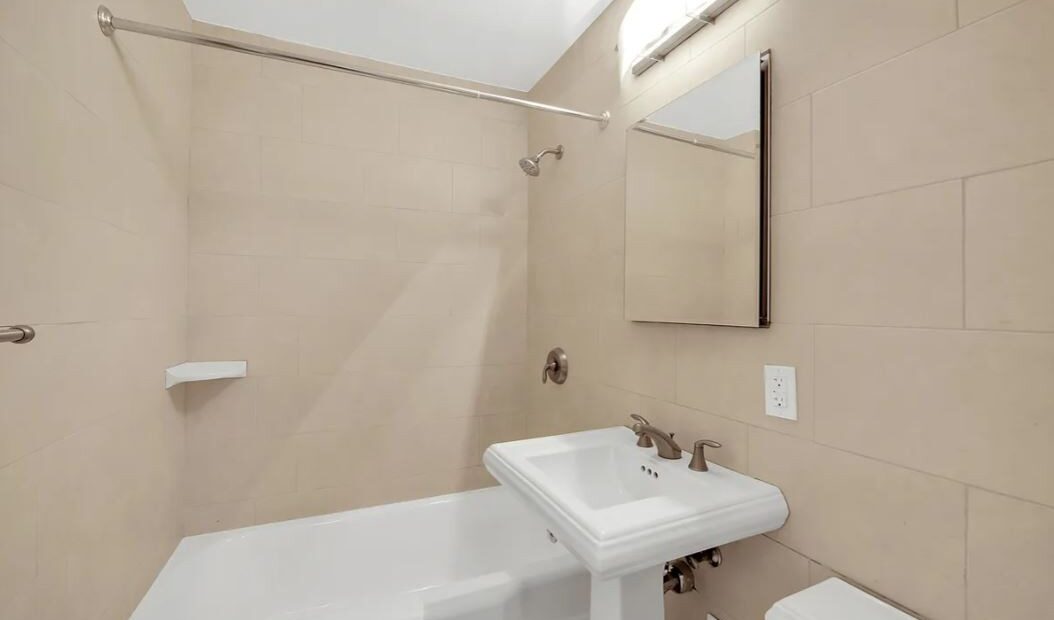 Amazing open layout on West 89th Street in Upper West Side