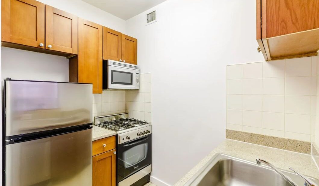 Amazing open layout on Manhattan Avenue in South Harlem