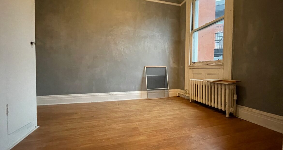 Huge apartment for rent in Williamsburg, NO FEE
