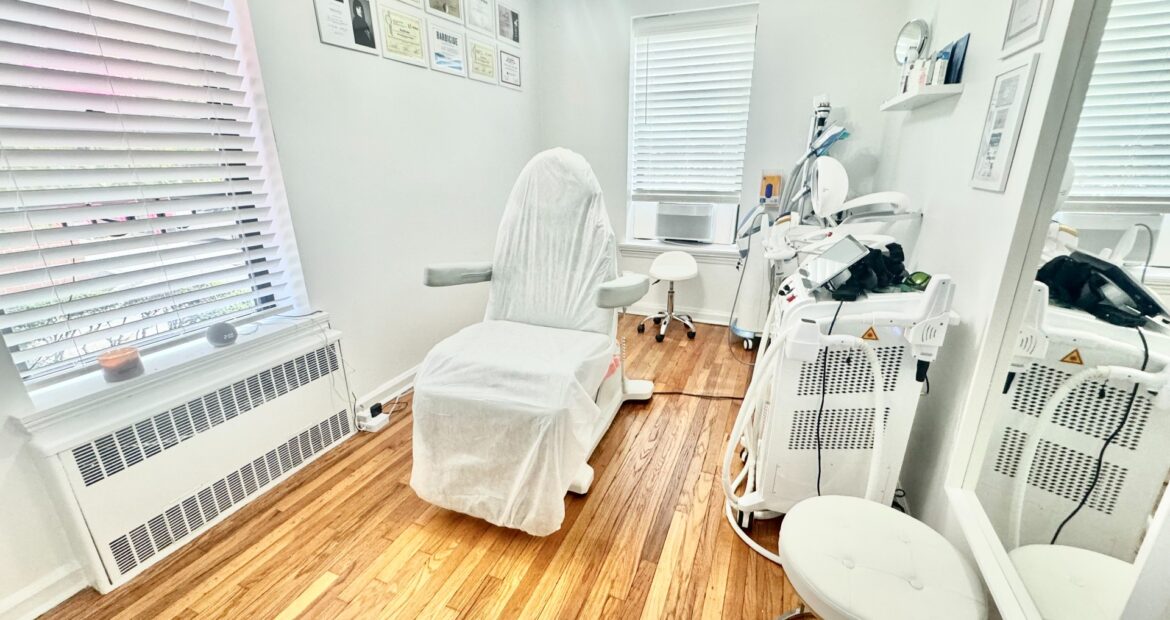 Bright Ground-Floor Retail/Office Space in Astoria Near Mount Sinai Hospital