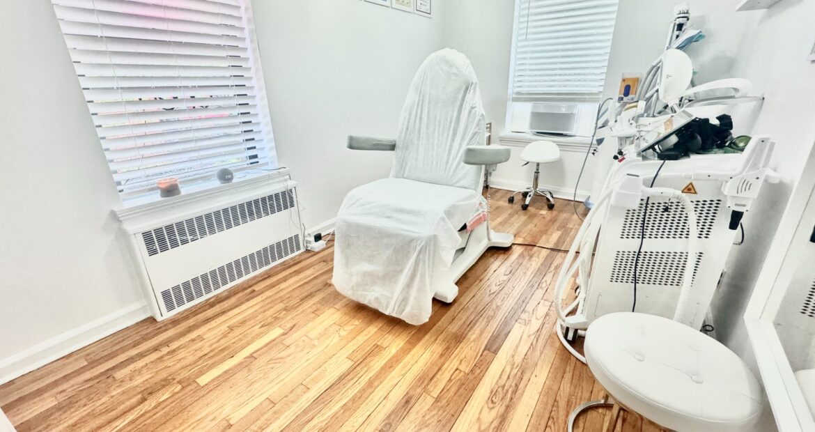 Bright Ground-Floor Retail/Office Space in Astoria Near Mount Sinai Hospital