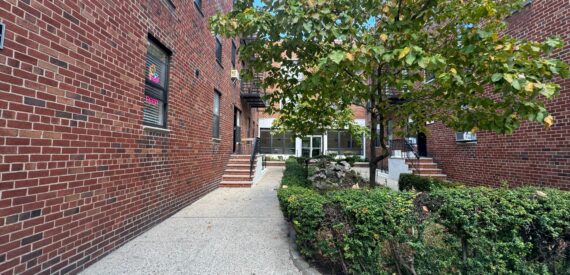 Bright Ground-Floor Retail/Office Space in Astoria Near Mount Sinai Hospital