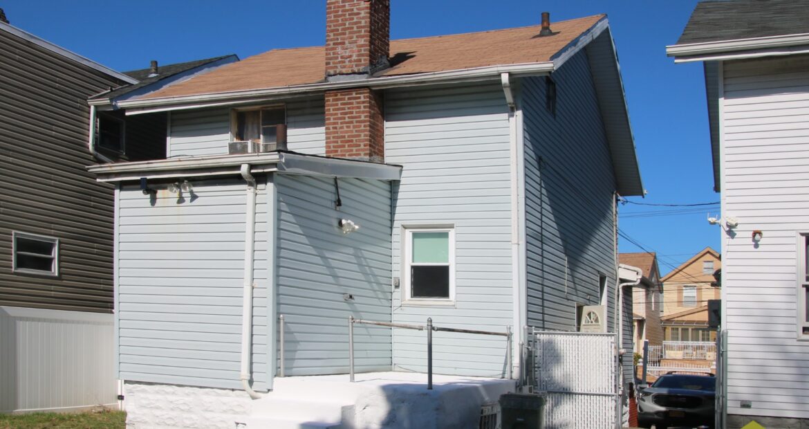 Brooklyn Canarsie Cheapest 2 family DETACHED Full Vacant! Asking $ 629,000.00