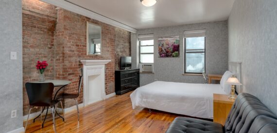 Furnished Corporate Studio w/ Doorman & Courtyard – Upper East Side Prime Location Available Now!!