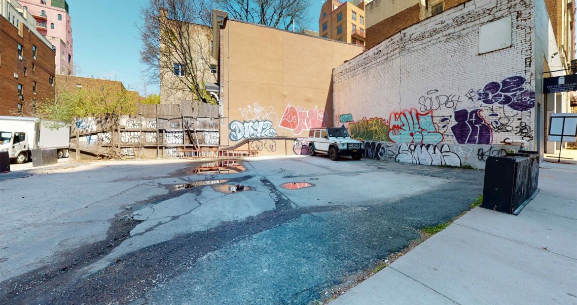139 Charles St & 685 Washington St