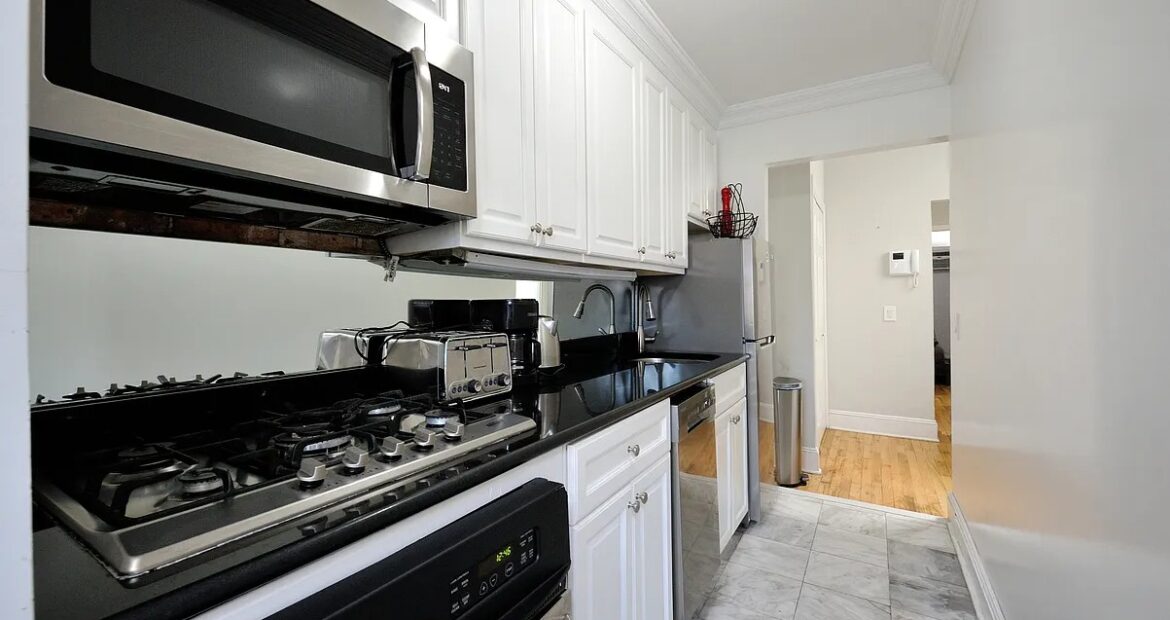 Fully Furnished 3BR Summer Rental w/ Rooftop & Washer/Dryer in Hell’s Kitchen Available May 15, 2026
