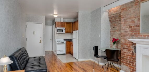Furnished Corporate Studio w/ Doorman & Courtyard – Upper East Side Prime Location Available Now!!