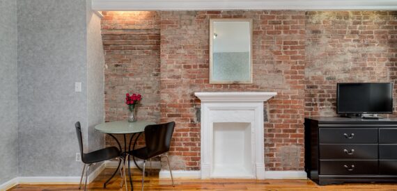 Furnished Corporate Studio w/ Doorman & Courtyard – Upper East Side Prime Location Available Now!!