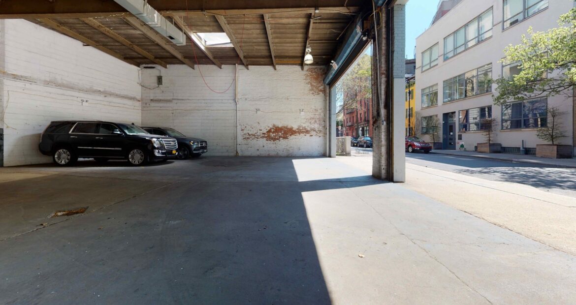 139 Charles St & 685 Washington St