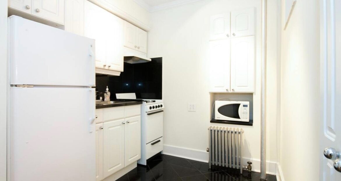 Fully Furnished 1BR Apt in UES Brownstone – Steps to Subway & Hospitals, Pets OK Available 5/1/26