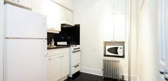 Fully Furnished 1BR Apt in UES Brownstone – Steps to Subway & Hospitals, Pets OK Available 5/1/26